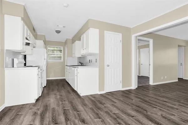 $1,595 | 508 West Baylor Street, Unit B, Ennis, TX 75119