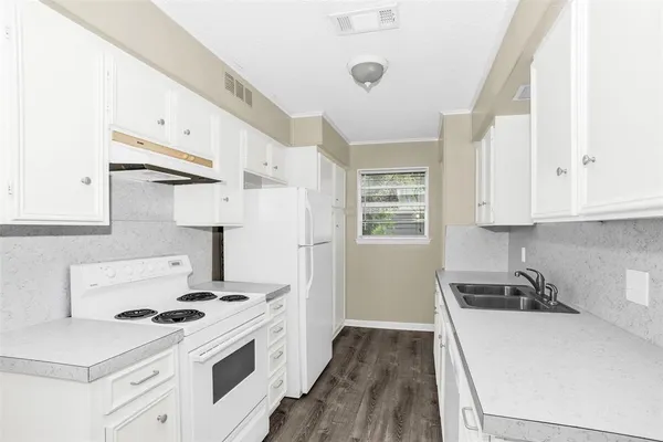 $1,595 | 508 West Baylor Street, Unit B, Ennis, TX 75119