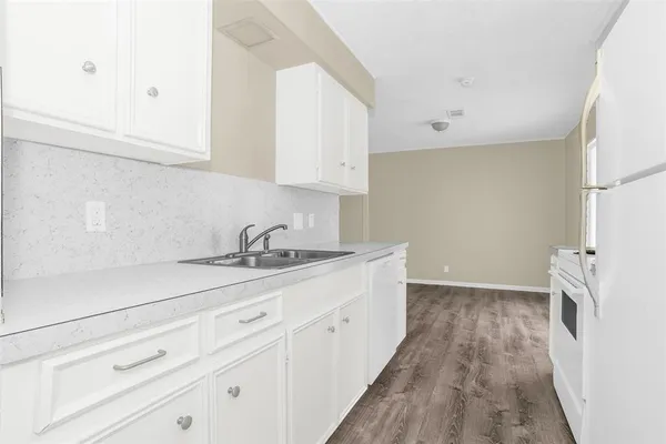 $1,595 | 508 West Baylor Street, Unit B, Ennis, TX 75119