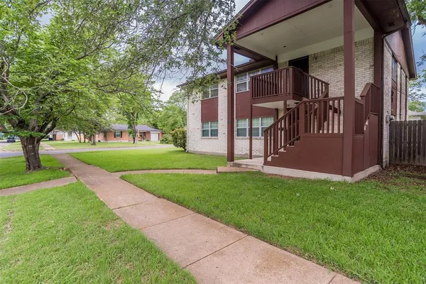 $1,595 | 508 West Baylor Street, Unit B, Ennis, TX 75119