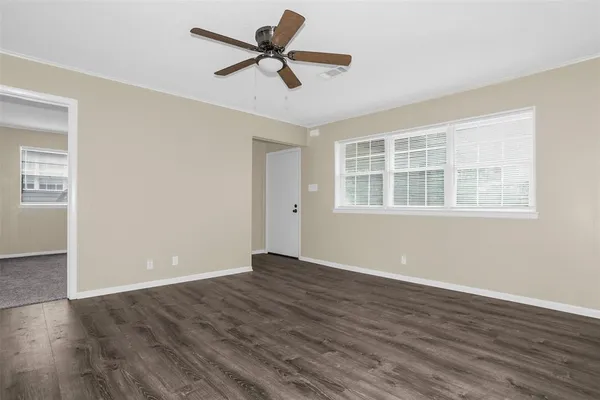 $1,595 | 508 West Baylor Street, Unit B, Ennis, TX 75119