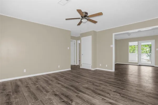 $1,595 | 508 West Baylor Street, Unit B, Ennis, TX 75119