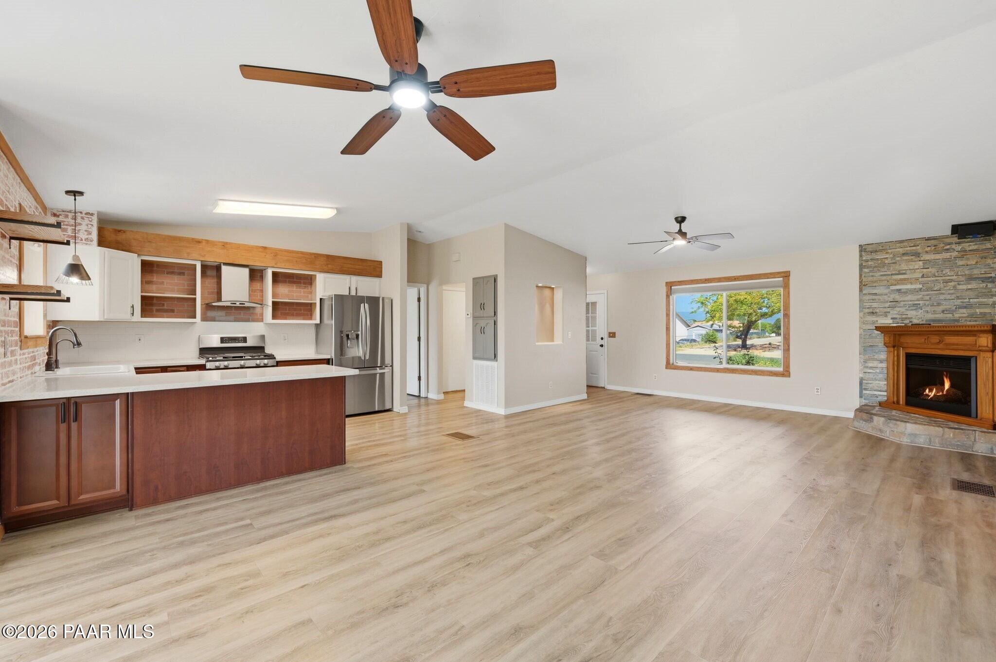 6040 North Rim Drive Prescott Valley, AZ 86314 - Photo 9 of 30 009_KitchenDining