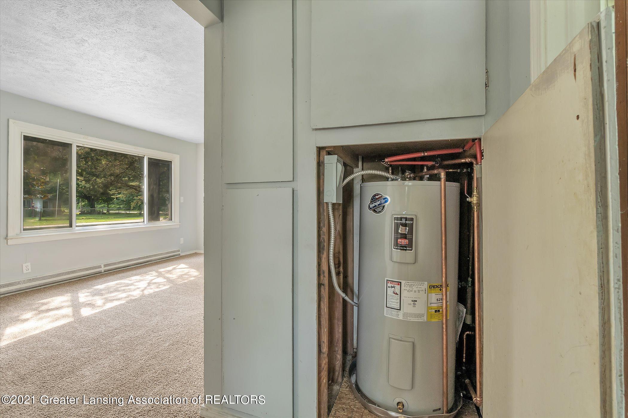 6532 Sommerset Road Lansing, MI 48911 - Photo 27 of 37 27-6532-Sommerset-Rd-WindowStill-Real-Es