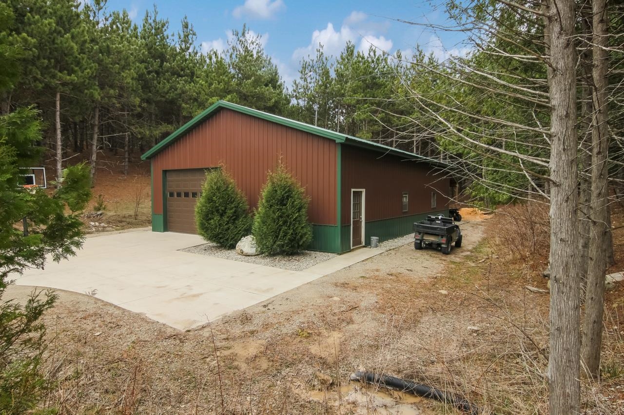 7828 Bennett Road Williamsburg, MI 49690 - Photo 31 of 36 1898950-30.JPG