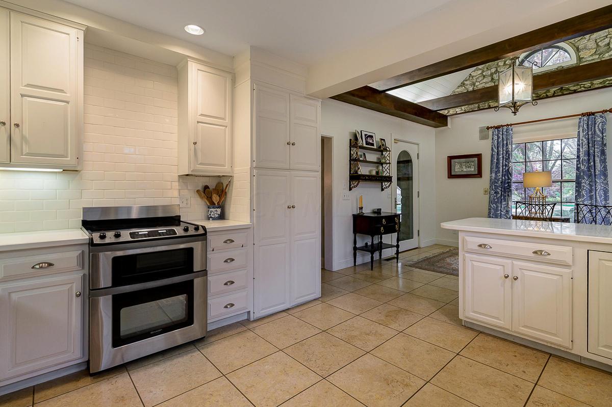 1902 Tremont Road Upper Arlington, OH 43212 - Photo 14 of 53