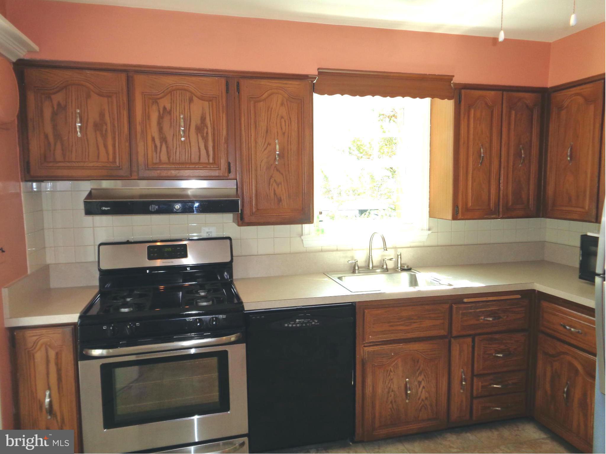 121 Cinder Road Lutherville-Timonium, MD 21093 - Photo 6 of 23 Kitchen