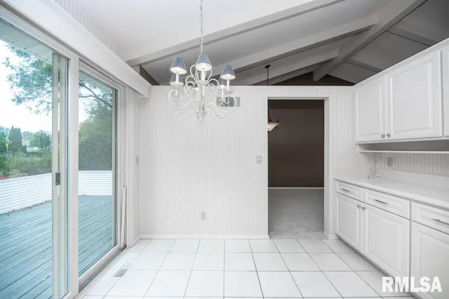 $265,000 | 1006 Knollcrest Drive, Washington, IL 61571