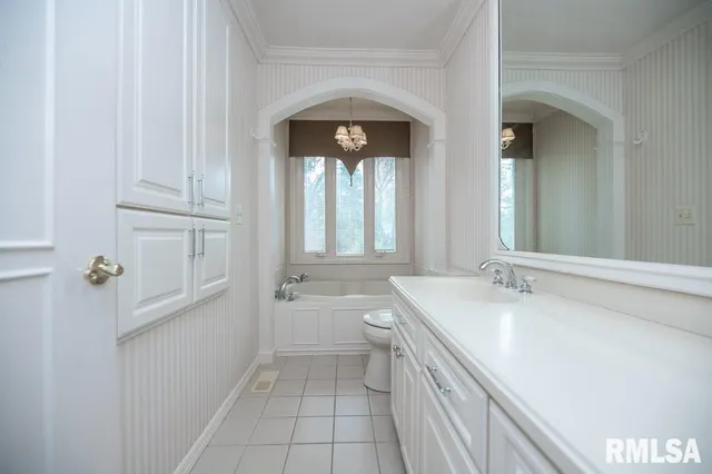 $265,000 | 1006 Knollcrest Drive, Washington, IL 61571