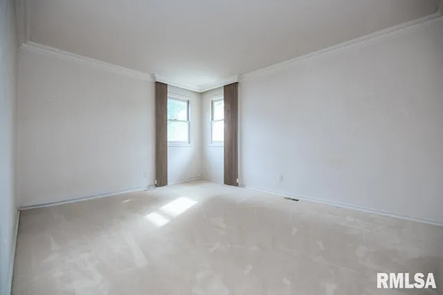 $265,000 | 1006 Knollcrest Drive, Washington, IL 61571