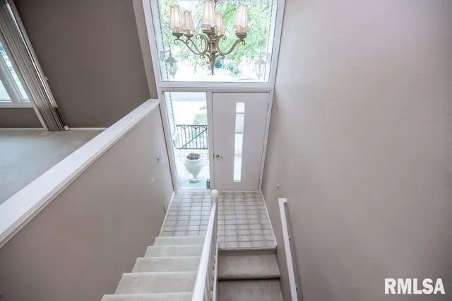 $265,000 | 1006 Knollcrest Drive, Washington, IL 61571