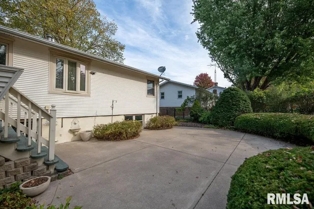 $265,000 | 1006 Knollcrest Drive, Washington, IL 61571