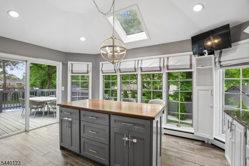 22 Woodhaven Road Parsippany, NJ 07054 - Photo 3 of 49