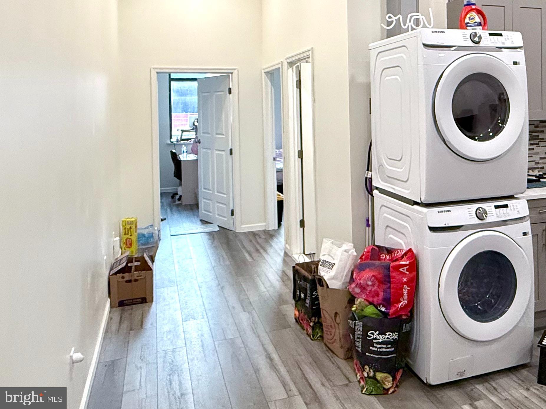 910 Arch Street, Unit 2F Philadelphia, PA 19107 - Photo 4 of 18 a utility room with dryer and washer