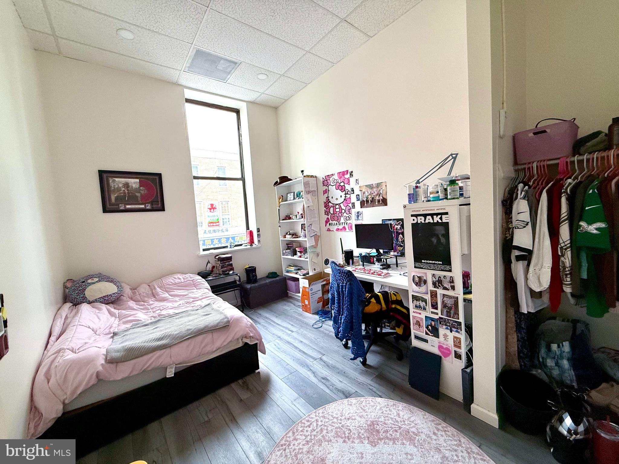 910 Arch Street, Unit 2F Philadelphia, PA 19107 - Photo 10 of 18 a bedroom with bed a flat tv screen and a closet