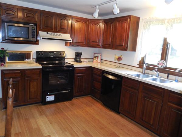 136 Mendon Road Northbridge, MA 01534 - Photo 4 of 23 Gallery Image 4