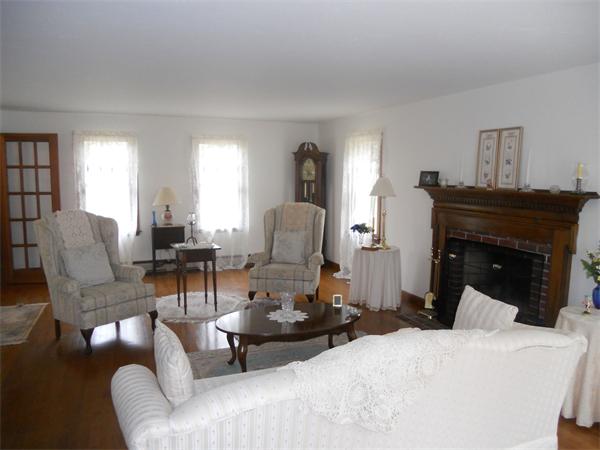 136 Mendon Road Northbridge, MA 01534 - Photo 8 of 23 Gallery Image 8