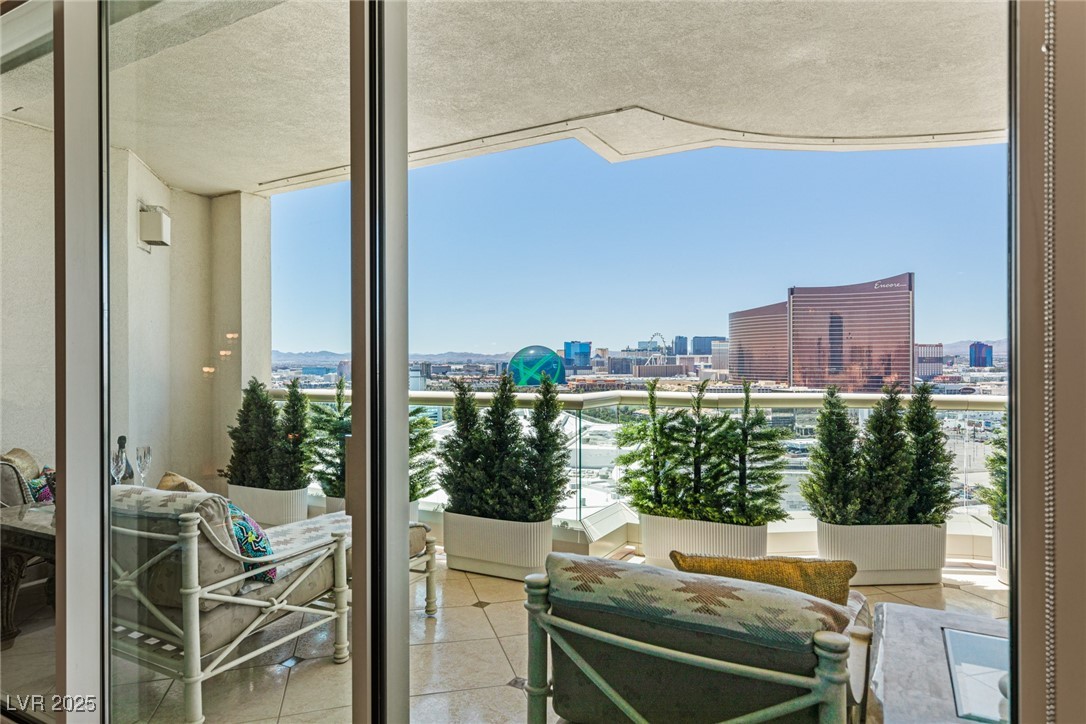 2877 Paradise Road, Unit 2502 Las Vegas, NV 89109 - Photo 14 of 99 Day
