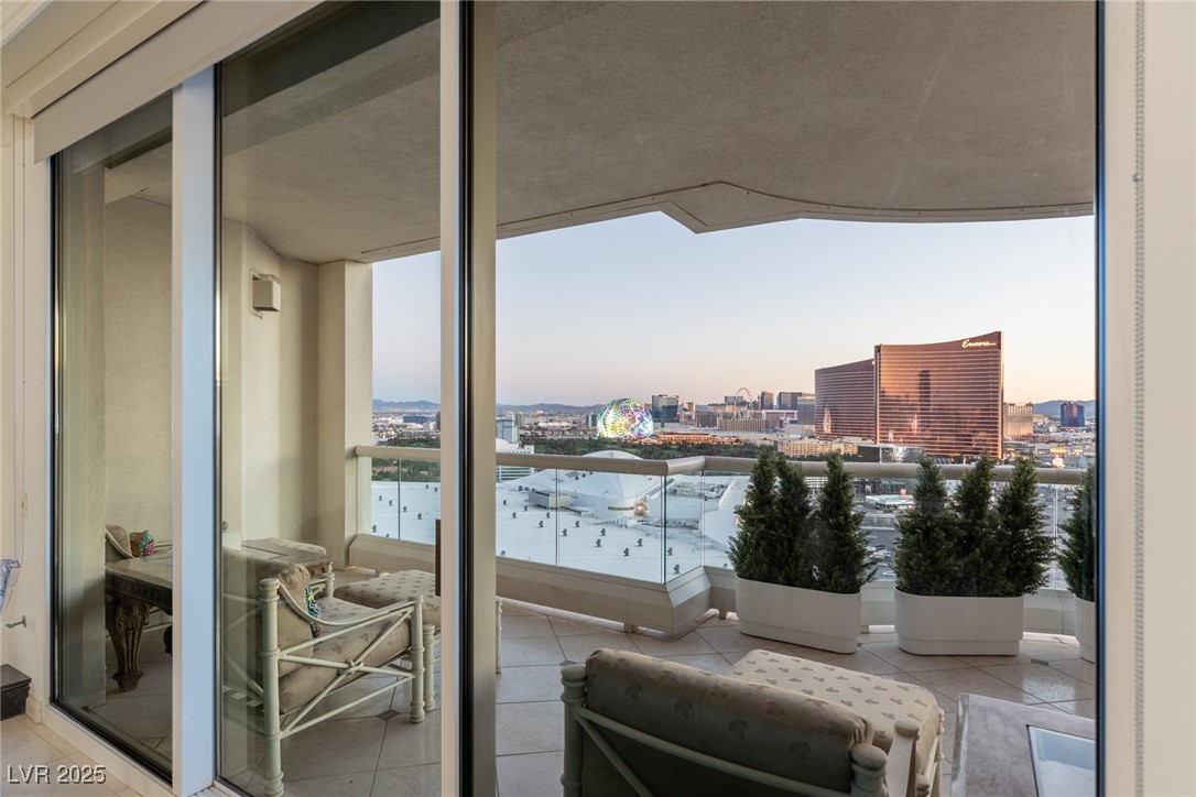 2877 Paradise Road, Unit 2502 Las Vegas, NV 89109 - Photo 80 of 99 Sunset