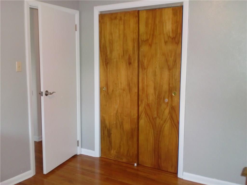 290 Manor Road Wexford, PA 15090 - Photo 20 of 25 A view of the hardwood flooring and double closets in the bedrooms.