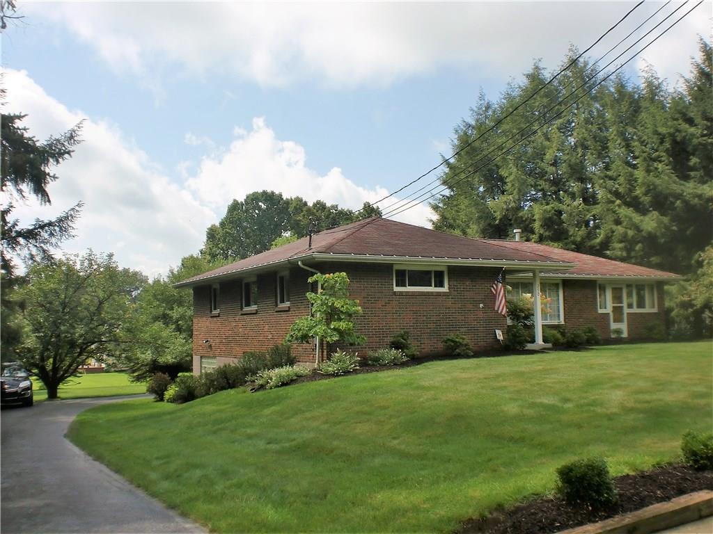 290 Manor Road Wexford, PA 15090 - Photo 8 of 25 The blacktop driveway is in excellent shape, enter from Manor Road.