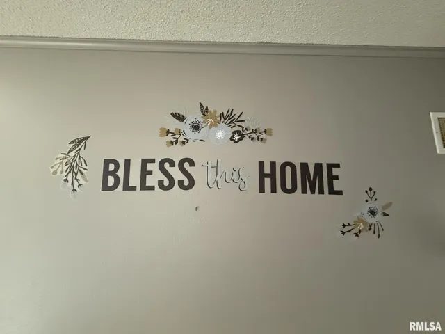 $145,000 | 600 South Main Street, Roseville, IL 61473