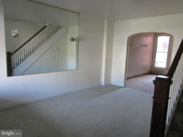 3909 Woodridge Road Baltimore, MD 21229 - Photo 5 of 11 Living Room