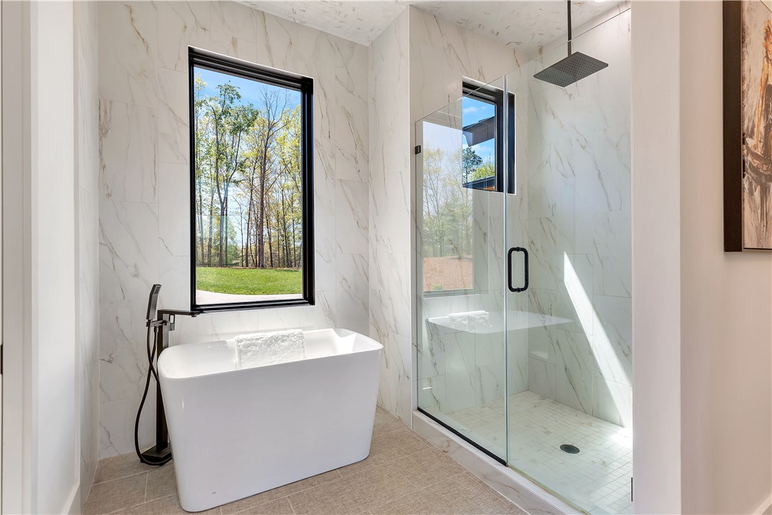 231 Keowee Turtle Head Road Salem, SC 29676 - Photo 27 of 50 Soaker Tub, Shower, Toilet Room w/ Toto Bidet