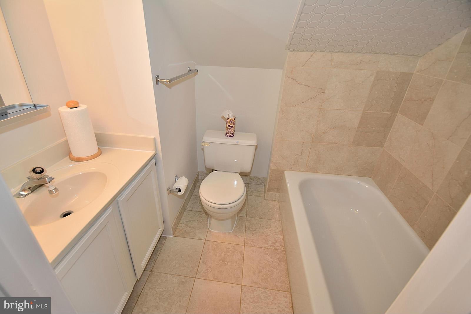 456 West Glebe Road Alexandria, VA 22305 - Photo 14 of 15 Bath