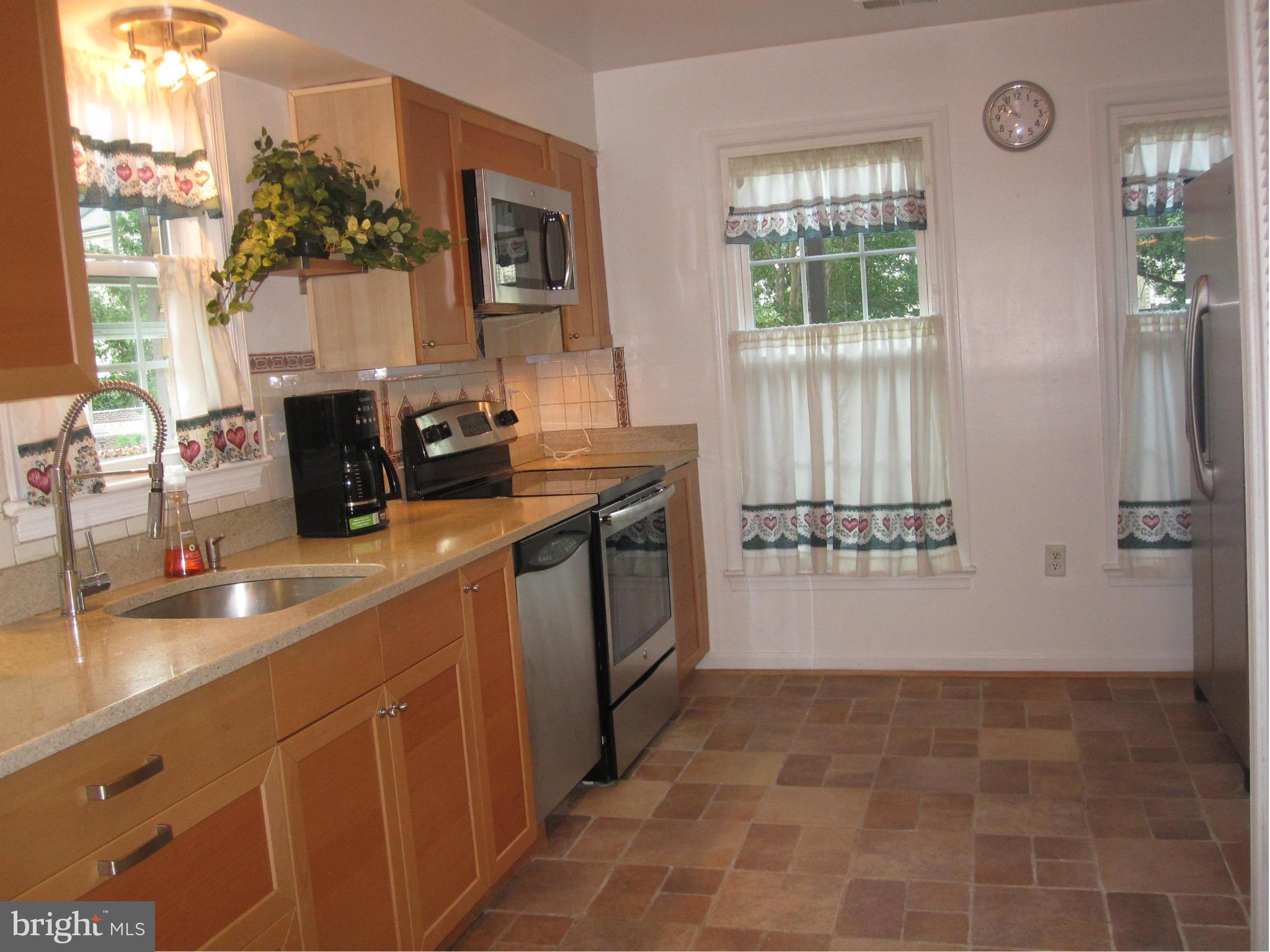 456 West Glebe Road Alexandria, VA 22305 - Photo 3 of 15 Kitchen