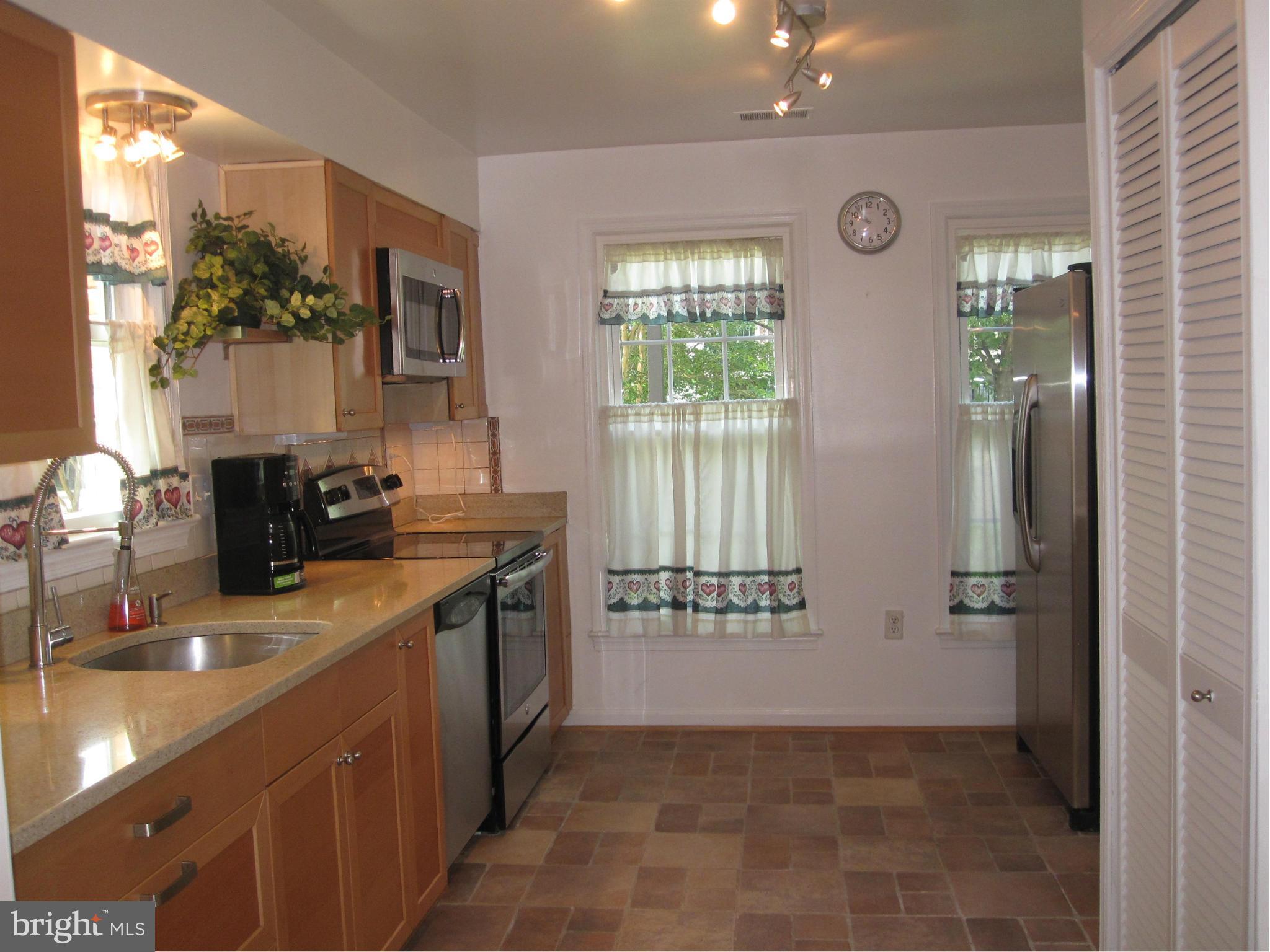 456 West Glebe Road Alexandria, VA 22305 - Photo 4 of 15 Kitchen