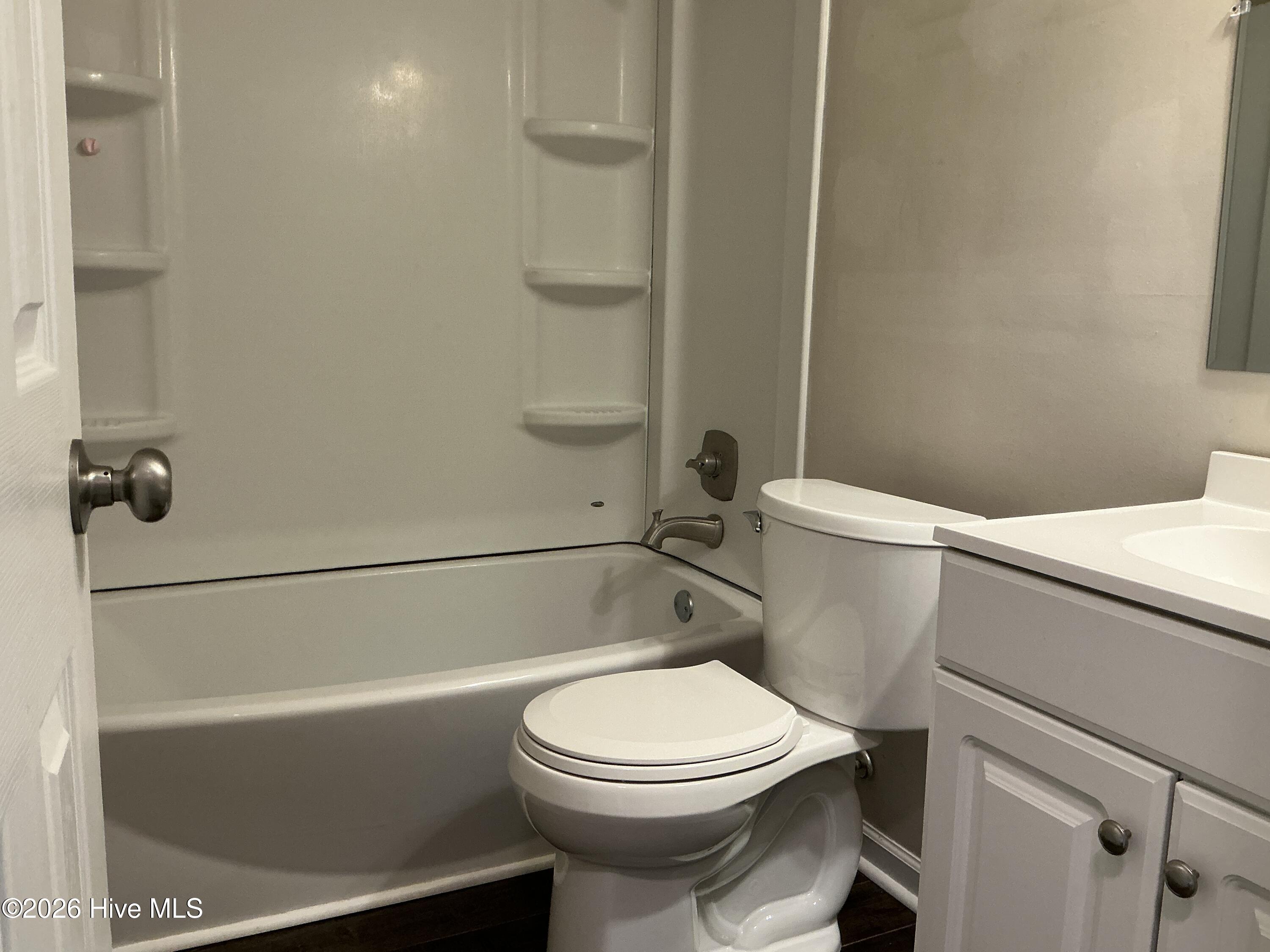 1011 Ridgecrest Lane Jacksonville, NC 28546 - Photo 14 of 21 Full hall bathroom