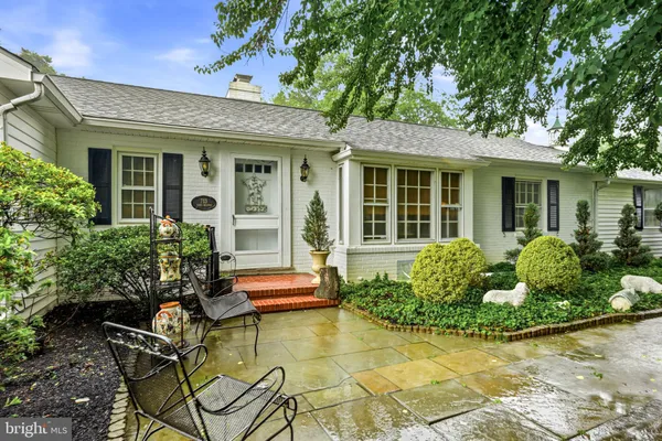 $700,000 | 713 Kings Highway, Moorestown, NJ 08057