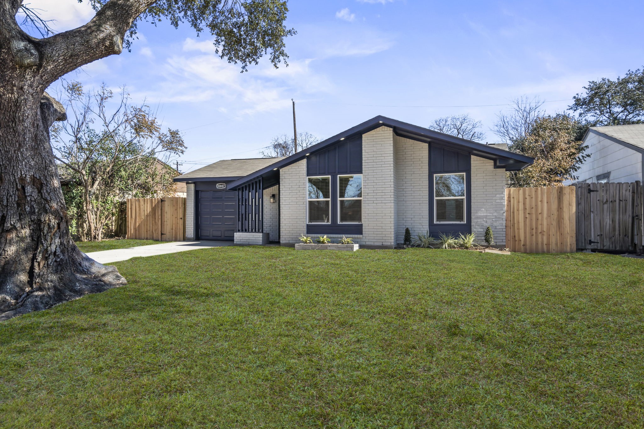 10807 Segrest Drive Houston, TX 77047 - Photo 3 of 29