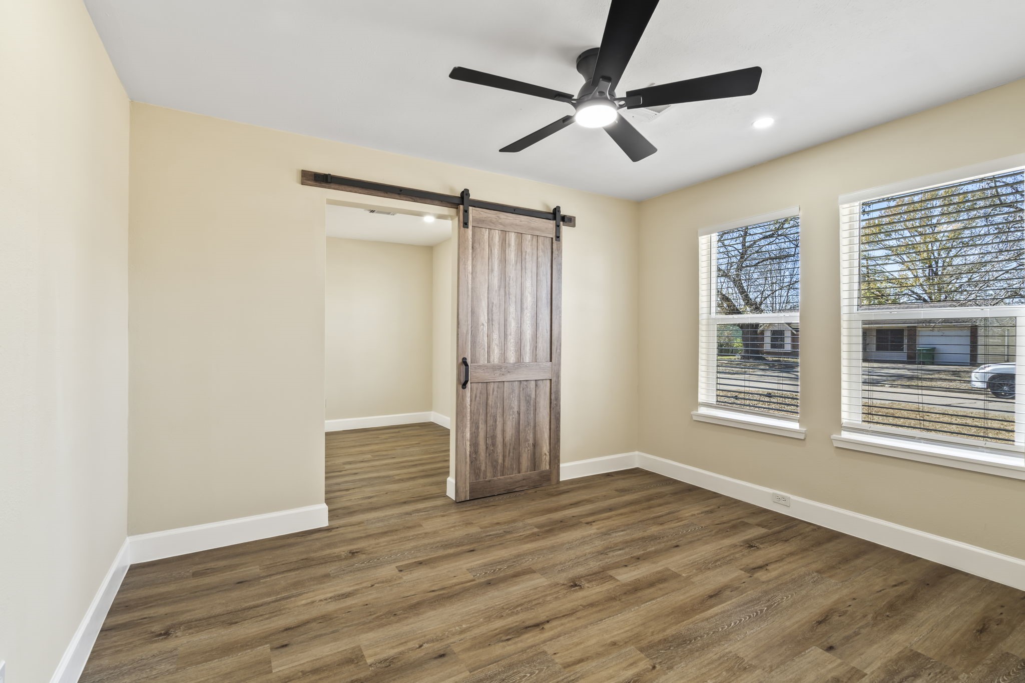 10807 Segrest Drive Houston, TX 77047 - Photo 6 of 29