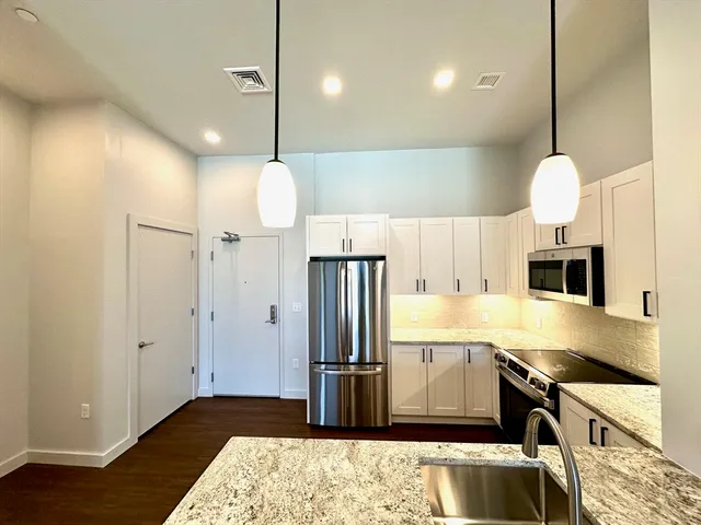 $3,475 | 45 East Central Street, Unit 405, Natick, MA 01760