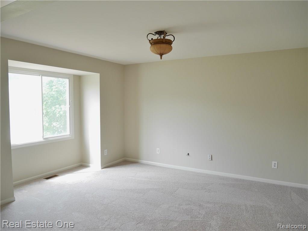 2592 Brilliance Rochester Hills, MI 48309 - Photo 7 of 28