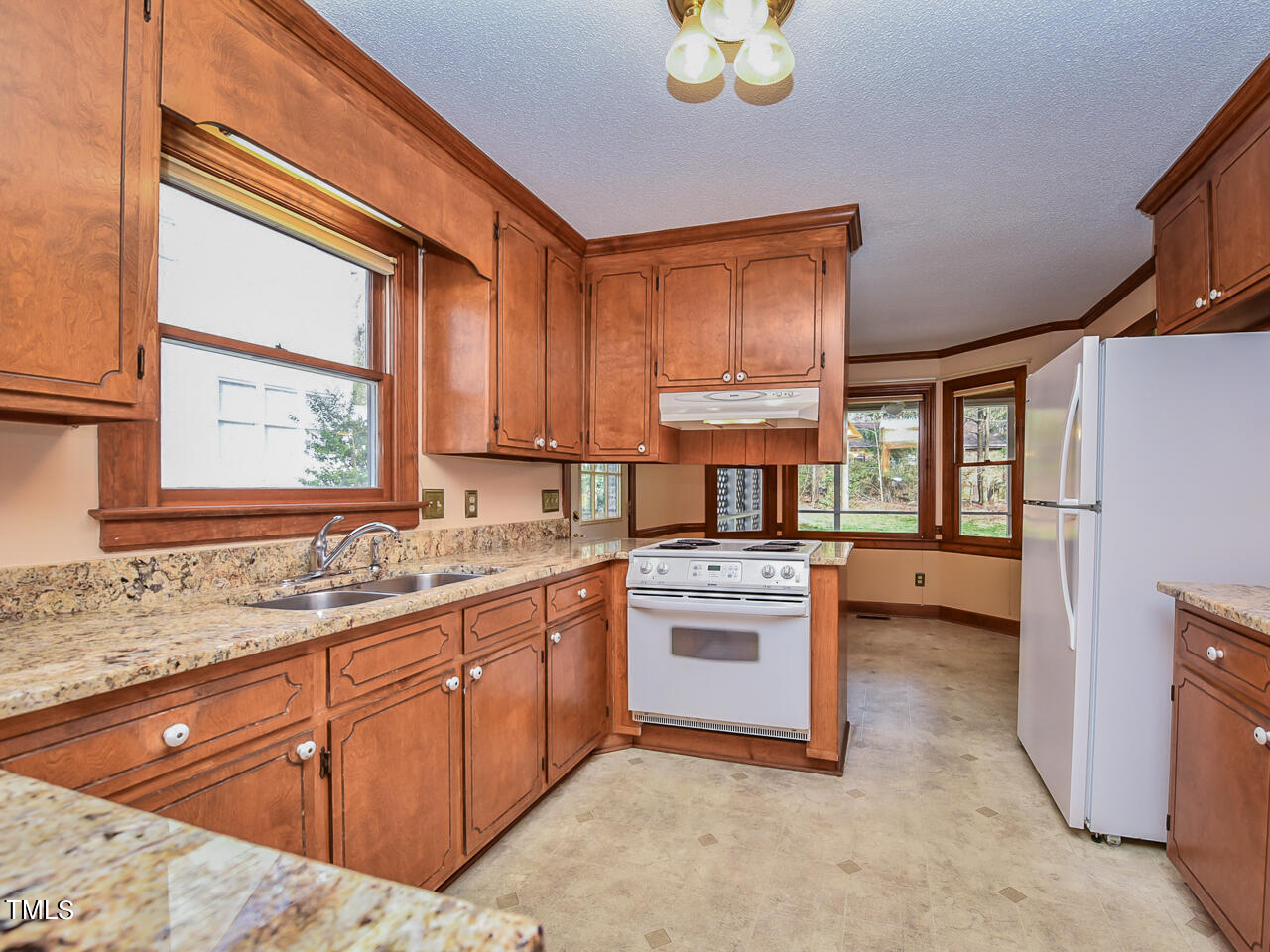 7816 Highlandview Circle Raleigh, NC 27613 - Photo 13 of 35 Interior - kitchen - ok
