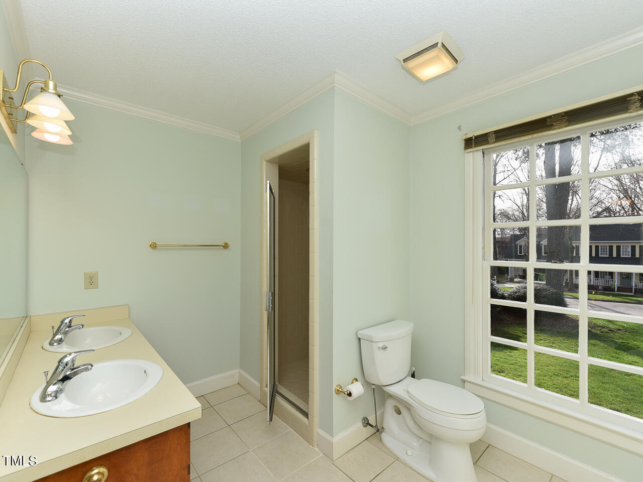 7816 Highlandview Circle Raleigh, NC 27613 - Photo 20 of 35 Interior - down bath - ok
