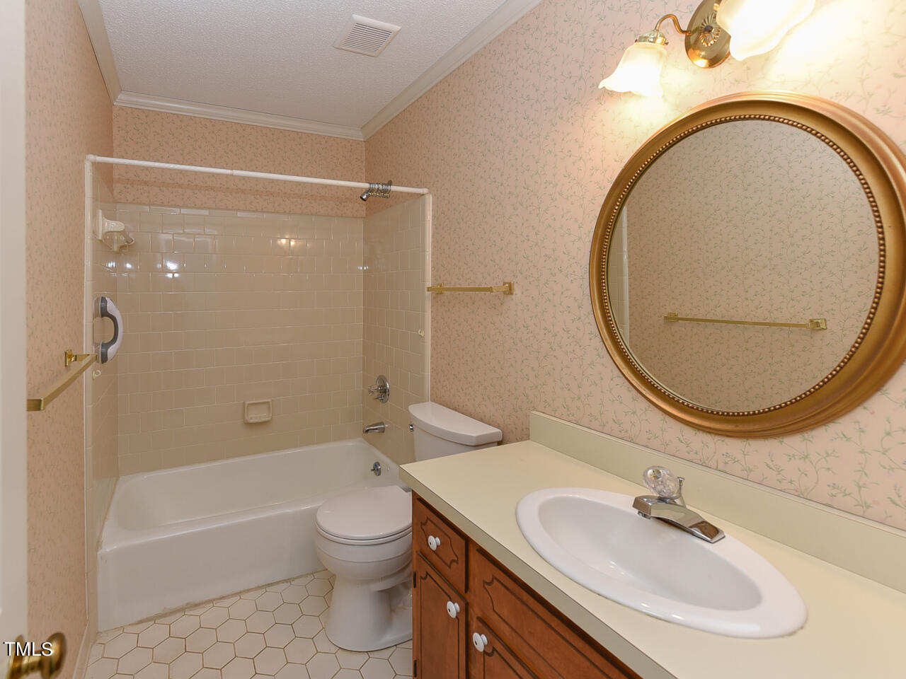 7816 Highlandview Circle Raleigh, NC 27613 - Photo 30 of 35 Interior - upstairs bath - ok
