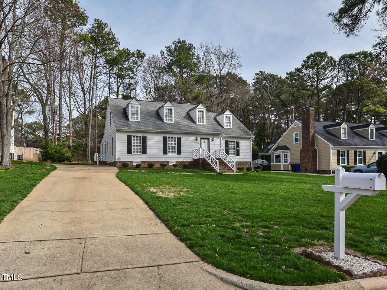 7816 Highlandview Circle Raleigh, NC 27613 - Photo 3 of 35 Exterior - Front - driveway - ok
