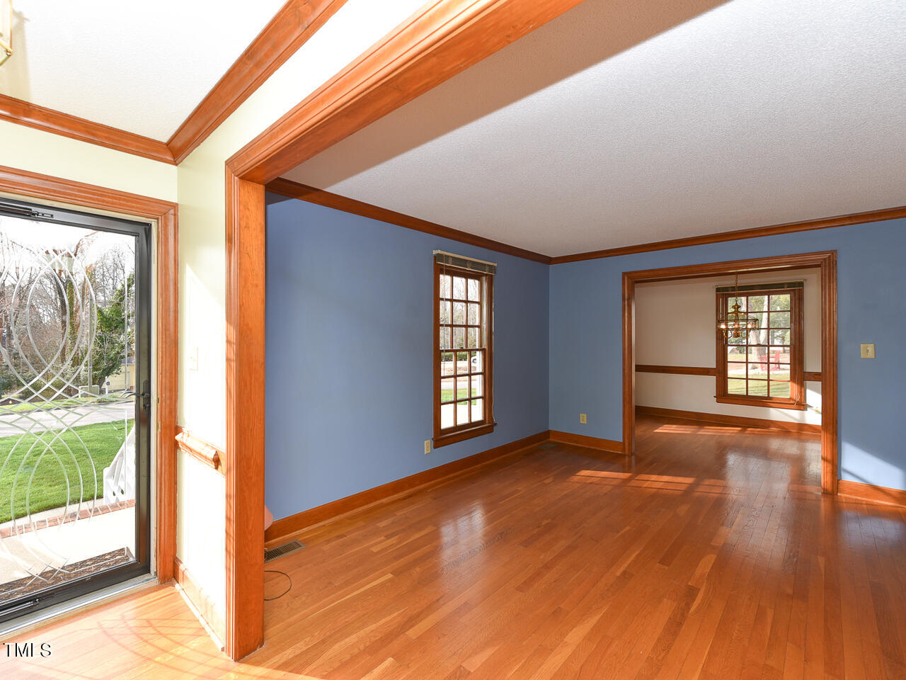 7816 Highlandview Circle Raleigh, NC 27613 - Photo 10 of 35 Interior - living room- ok