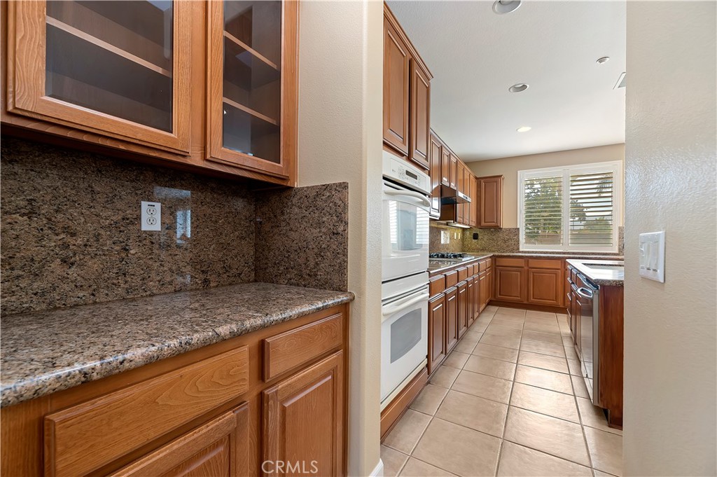 11356 Pondhurst Way Riverside, CA 92505 - Photo 15 of 53