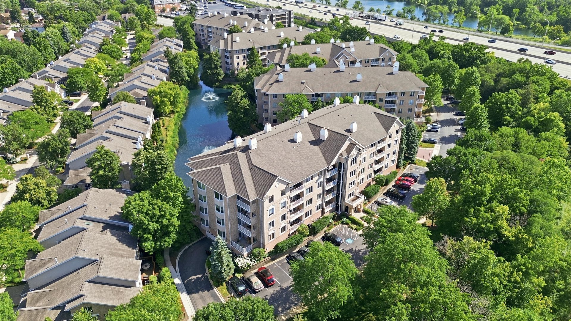 1761 Pavilion Way, Unit 301 Park Ridge, IL 60068 - Photo 43 of 46 Gallery Image 43