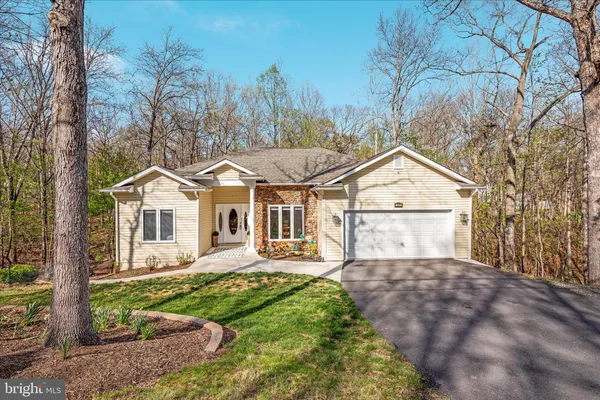 $524,900 | 203 Northwood Circle, Cross Junction, VA 22625
