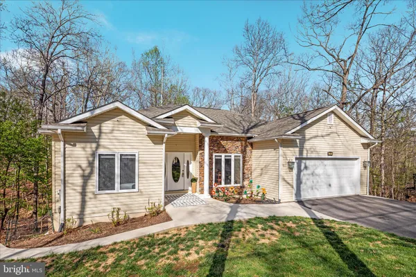 $524,900 | 203 Northwood Circle, Cross Junction, VA 22625