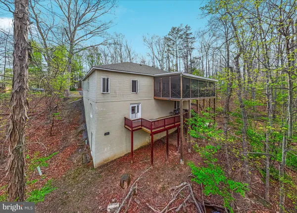 $524,900 | 203 Northwood Circle, Cross Junction, VA 22625