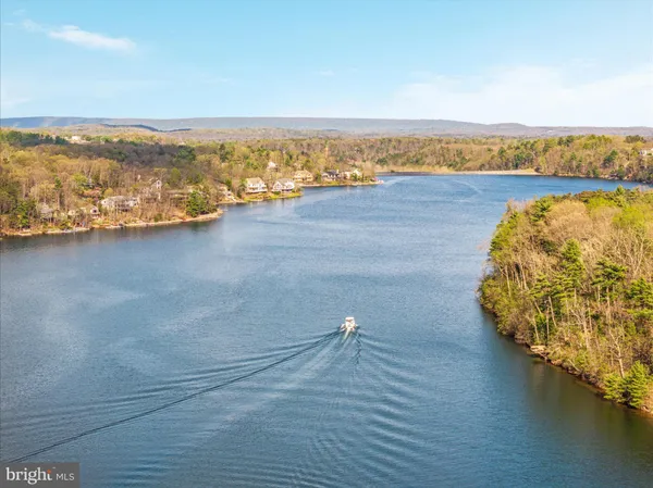 $524,900 | 203 Northwood Circle, Cross Junction, VA 22625