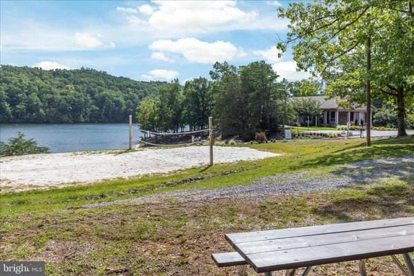 $524,900 | 203 Northwood Circle, Cross Junction, VA 22625