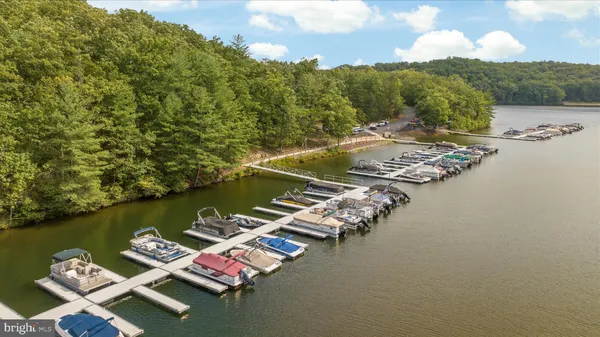 $524,900 | 203 Northwood Circle, Cross Junction, VA 22625